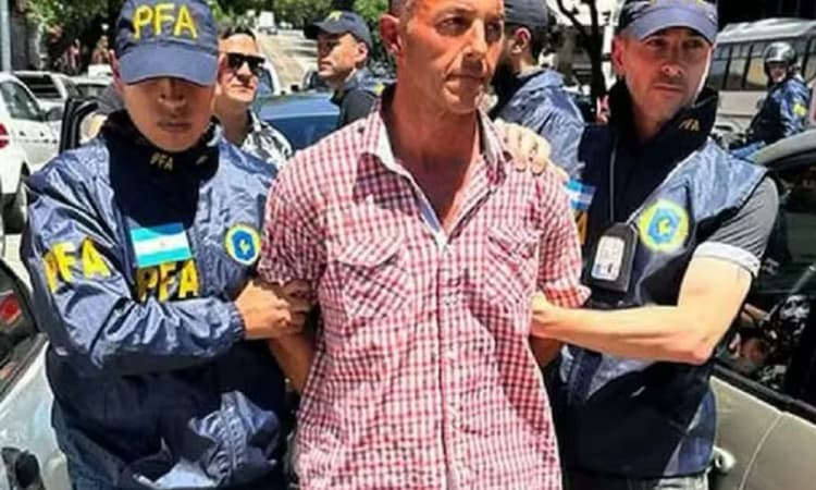 Na Argentina, homem é condenado a mais de 3 anos de prisão por jogar garrafa em Milei