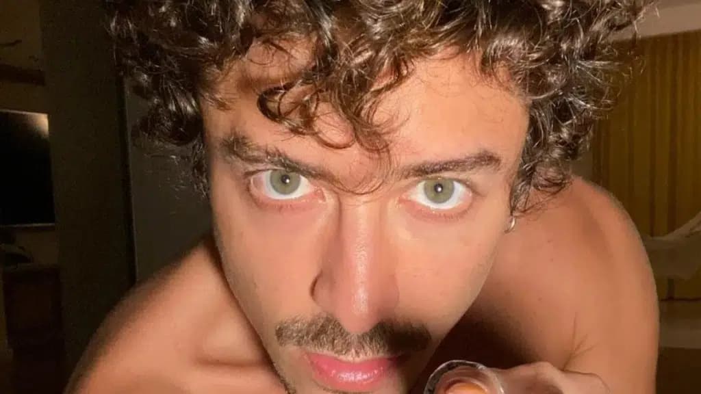 Ator Jesuíta Barbosa é acusado de calote por garoto de programa