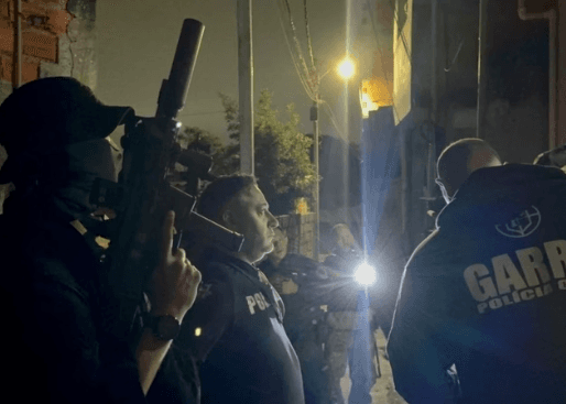 Polícia desarticula quadrilha suspeita de pedir Pix falso para vítimas das enchentes no RS