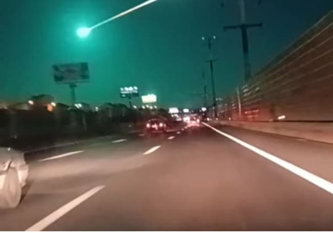 VÍDEOS: Suposto meteoro ilumina céu noturno de Portugal e agita a web