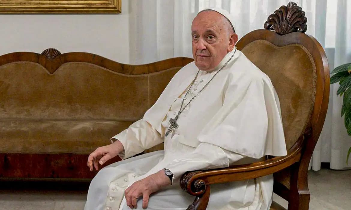 Papa Francisco diz que há “bichice” demais nos seminários, e fala causa polêmica