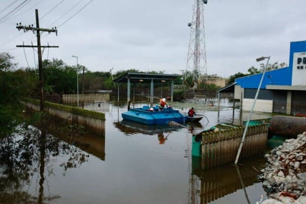 Porto Alegre recebe instalação de bombas que auxiliam a drenar água da chuva