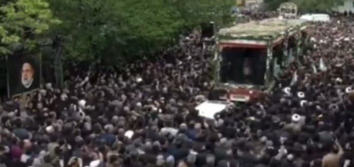 VÍDEO: Funeral de presidente do Irã iniciou nesta terça (21/05) e terá três dias de duração