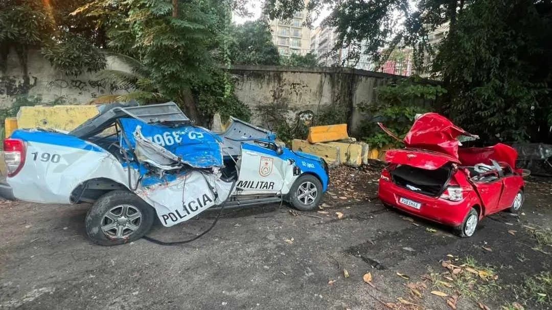 VÍDEO: Carros capotam durante perseguição policial no RJ e 4 morrem; 2 são PM&#8217;s