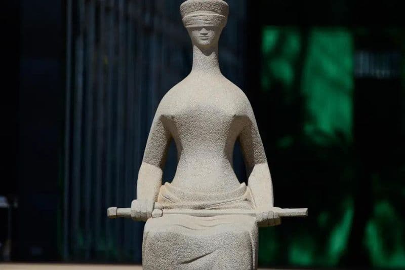 Deputados estaduais acionam STF contra terceirização de escolas públicas no PR