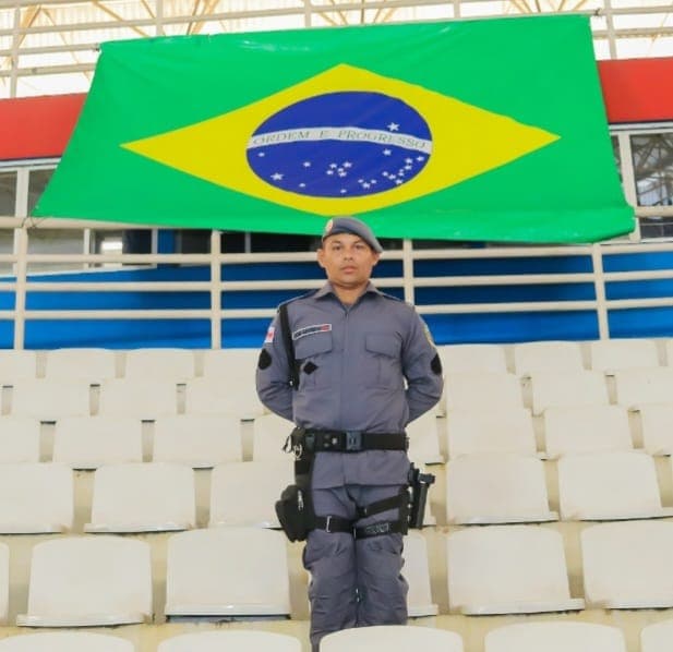 PM é morto com tiro na cabeça por homem que mantém família refém em Manaus