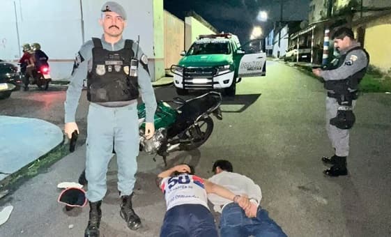 Suspeitos de assalto à drogaria são presos após polícia rastrear celular roubado em Manaus