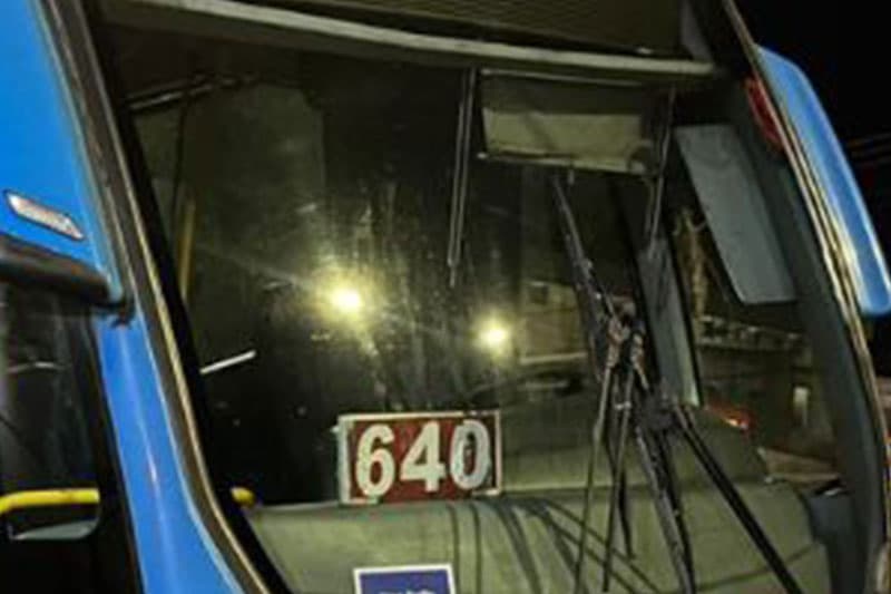 Com facas, bandidos tocam ‘terror’ durante roubo a ônibus da linha 640, em Manaus