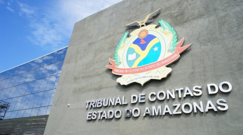 Parte do teto desaba no Tribunal de Contas do Amazonas