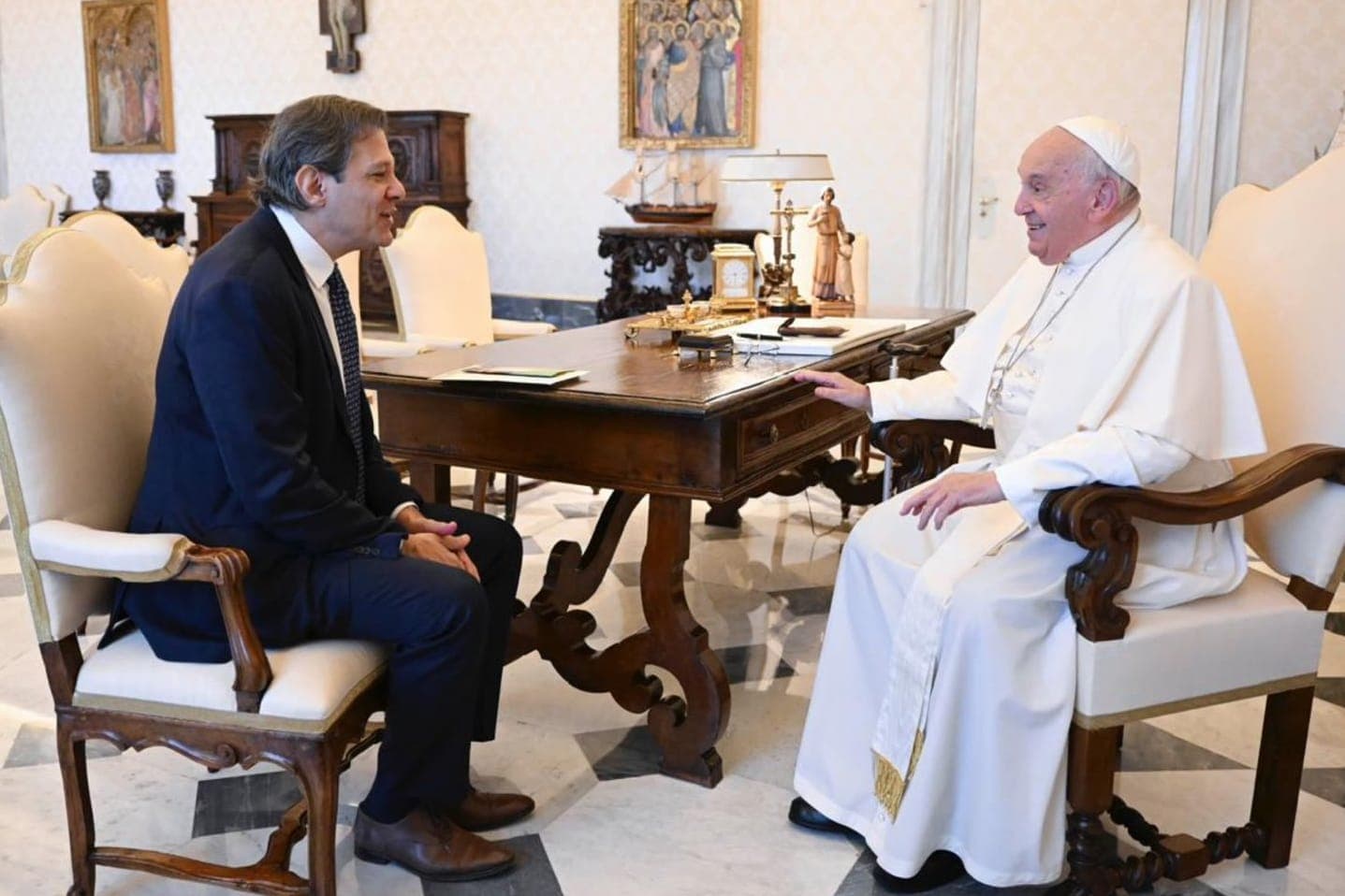 Haddad defende taxação dos super-ricos em encontro com Papa Francisco