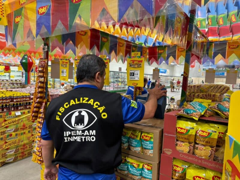 Produtos típicos de festas juninas são reprovados durante fiscalização em Manaus