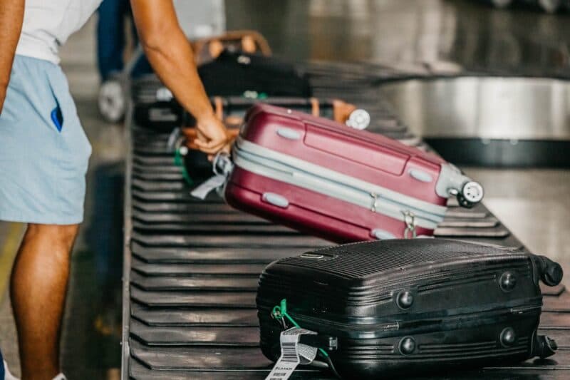 Mais de 3,5 mil itens foram esquecidos no Aeroporto de Manaus; saiba como recuperar