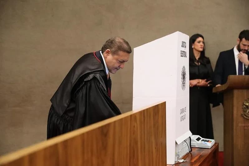 Nunes Marques assume vice-presidência do TSE e comandará a eleição presidencial de 2026