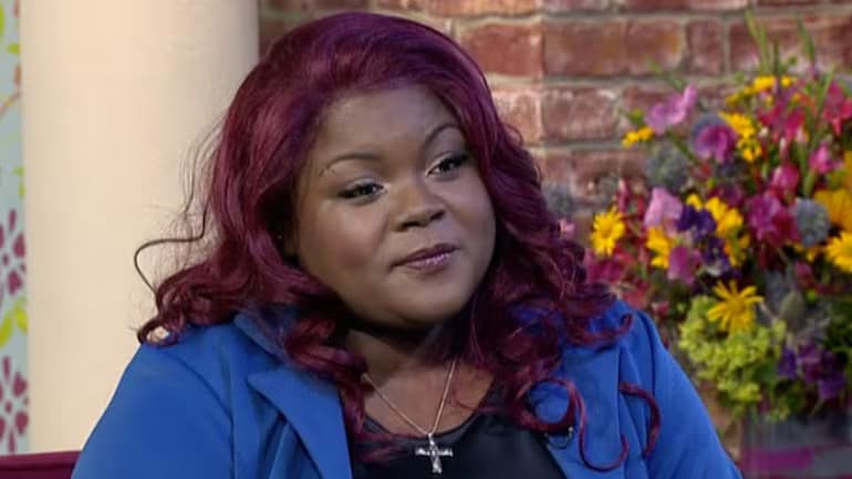 “Isso desperta felicidade dentro de mim” diz mulher viciada em comer cimento e argamassa