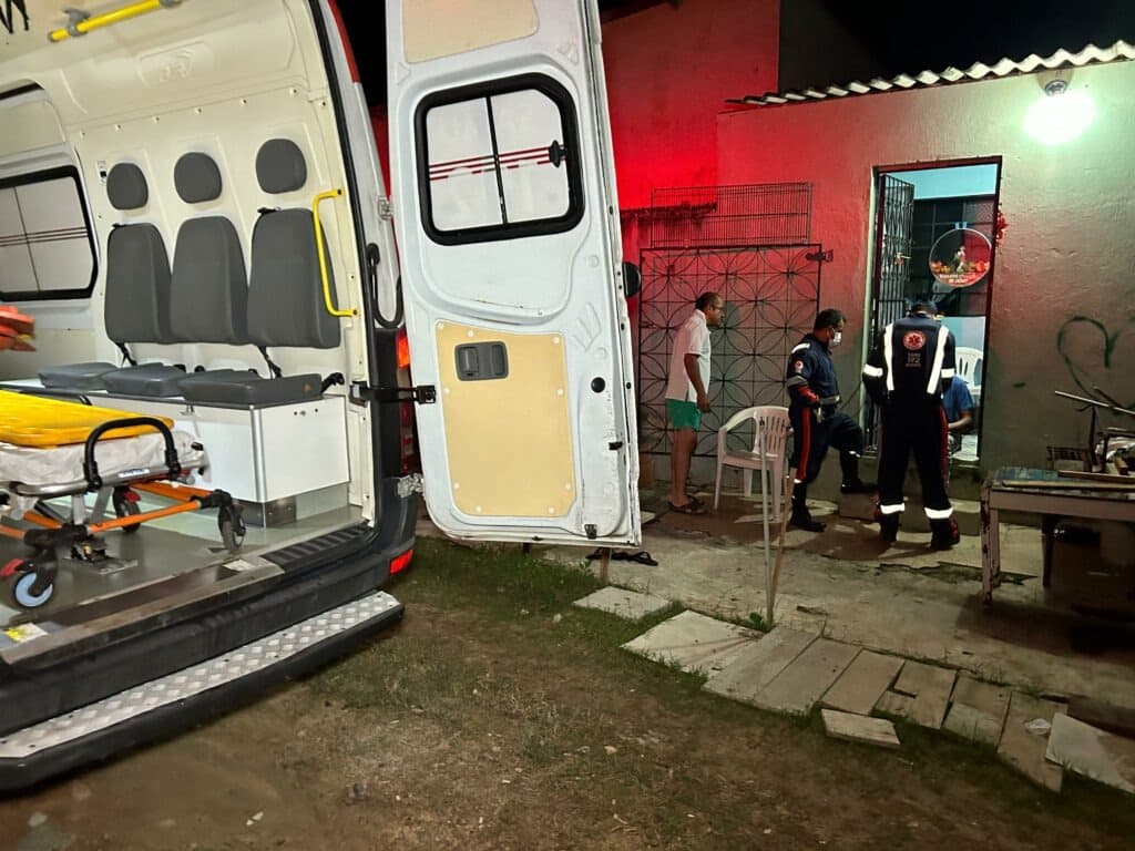 Idoso é espancado após pedir que não jogassem lixo no quintal de sua casa