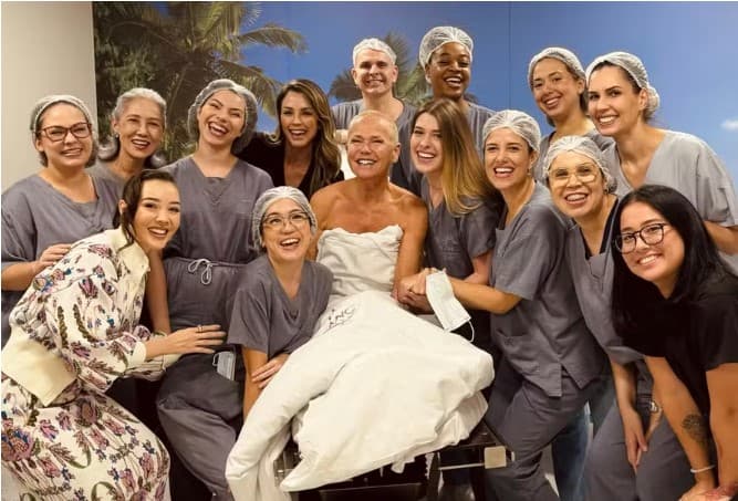 ‘Cabeça, ombro, joelho e pé’: Xuxa realiza 80 procedimentos estéticos em 7 horas