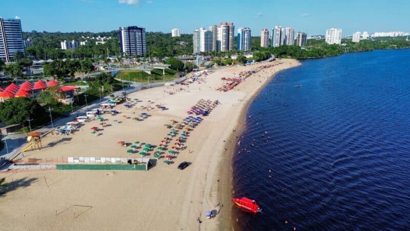 ALERTA PARA BANHISTAS: área da ‘prainha’ na Ponta Negra é proibida para banho, em Manaus