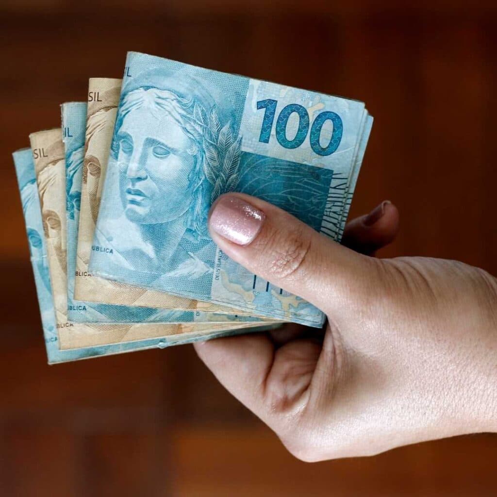 Governo começa a pagar abono salarial de R$ 4,5 bilhões para 4,2 milhões de trabalhadores; confira quem tem direito