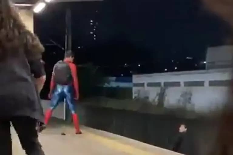 VÍDEO: Briga entre “Homem-Aranha” e “Batman” em estação de metrô de BH viraliza