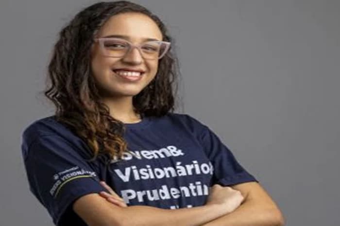 Aluna brasileira de 17 anos está entre as 50 melhores do mundo