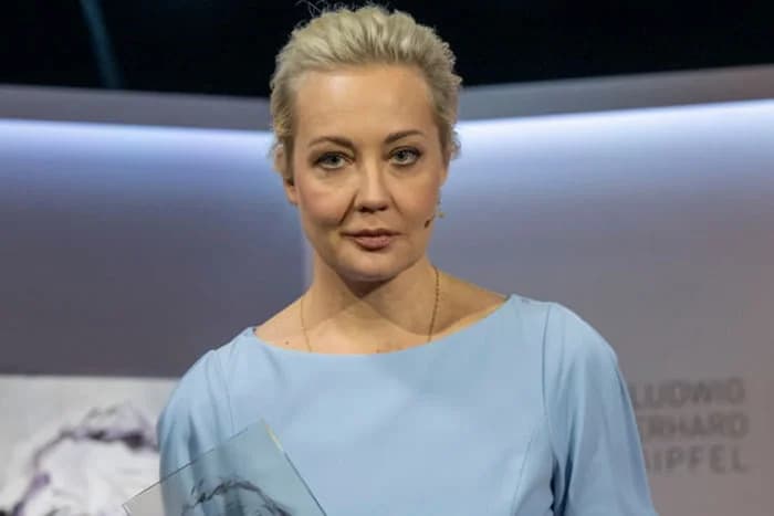 Rússia emite mandado de prisão para viúva do opositor Alexei Navalny