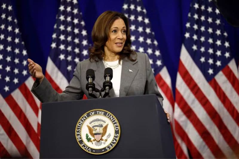 Quem é Kamala Harris, indicada por Biden após desistir da reeleição nos EUA