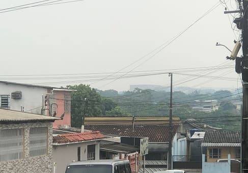 Manaus fica encoberta por fumaça após queimadas no interior do Amazonas, diz prefeitura