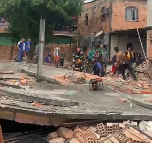 Vídeos: Laje desaba durante obra e mata pedreiro no bairro Riacho Doce