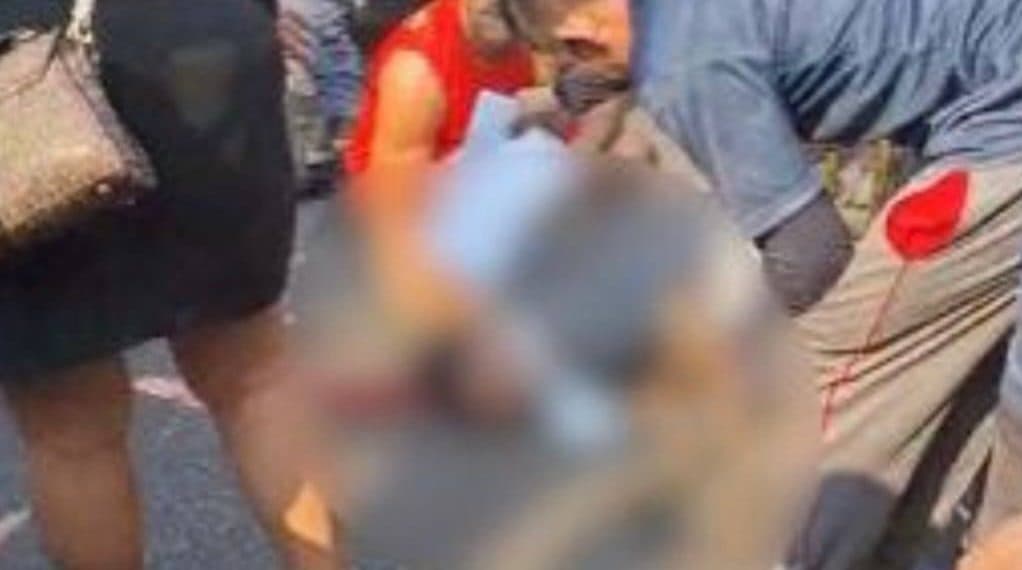 VÍDEO: Homem é esfaqueado no pescoço durante briga na Manaus Moderna