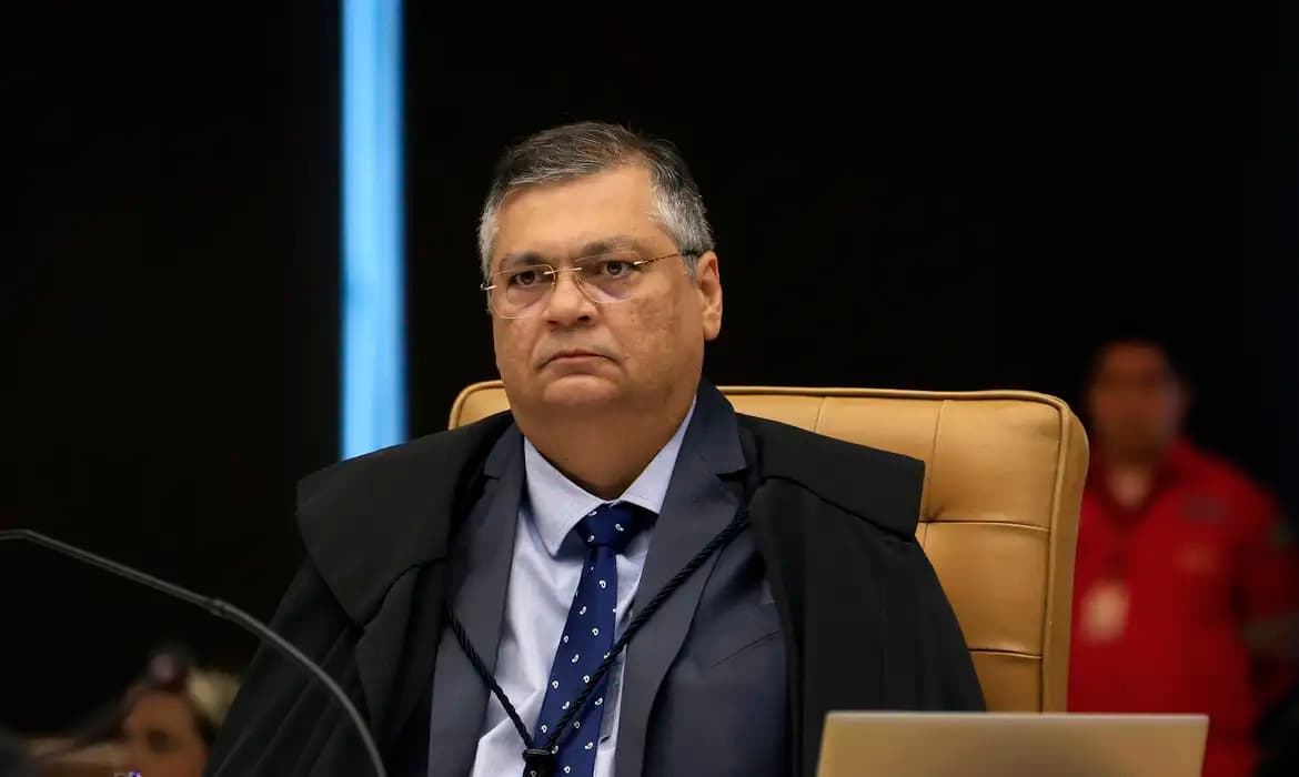 Dino aponta “ultracapitalização” de facções criminosas como causa do caos no Rio após megaoperação