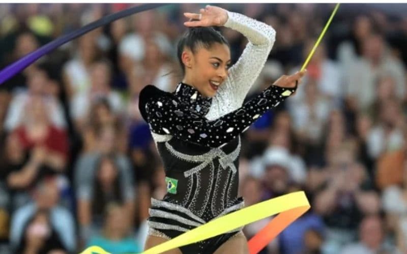 Bárbara Domingos garante vaga na final individual da ginástica rítmica nas Olimpíadas