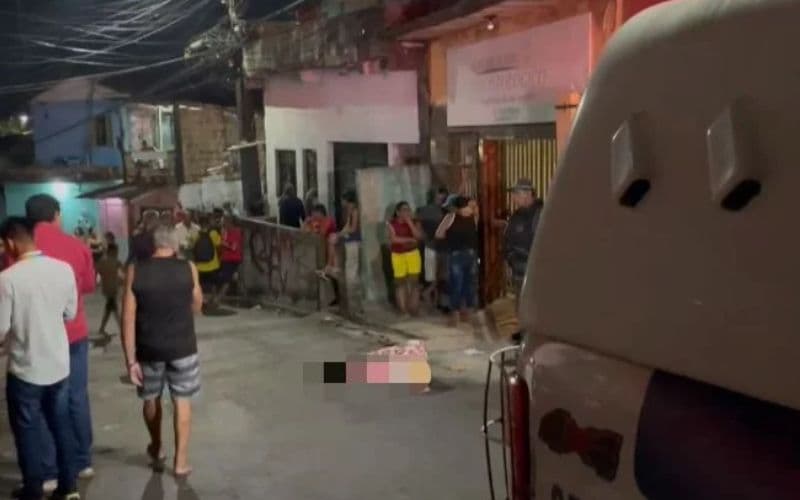 Adolescente é sequestrado na frente de escola, morto a tiros e corpo é jogado em rua na Compensa