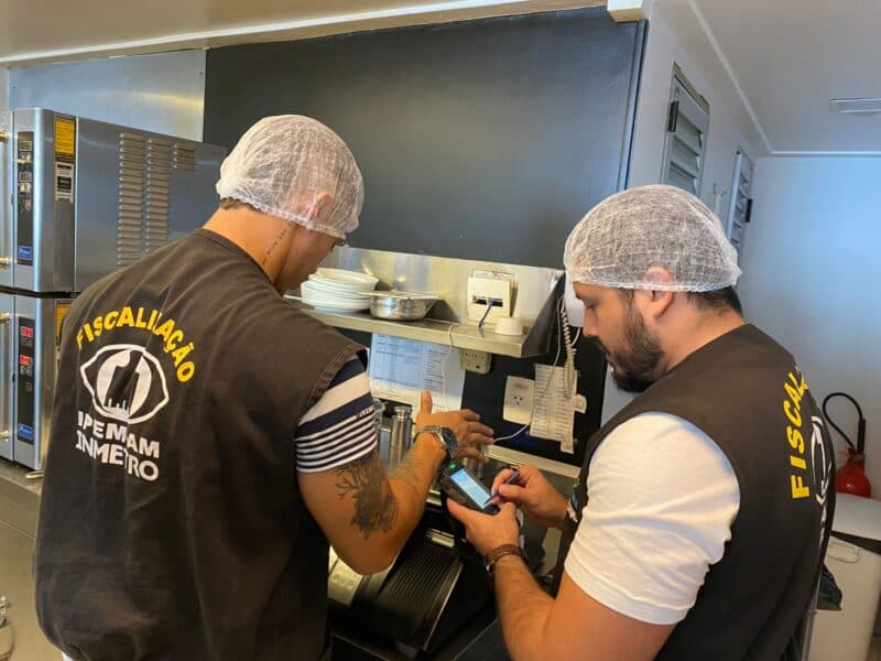 Padarias e restaurantes são notificados durante fiscalização em Manaus
