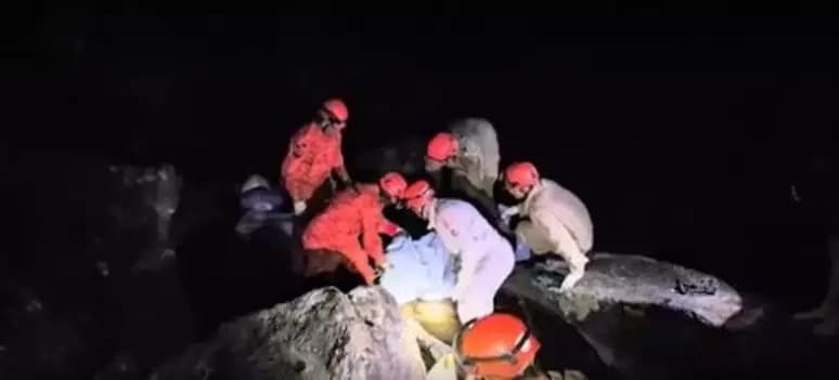 Tia e sobrinho morrem ao cair em cachoeira no RJ durante tentativa de foto