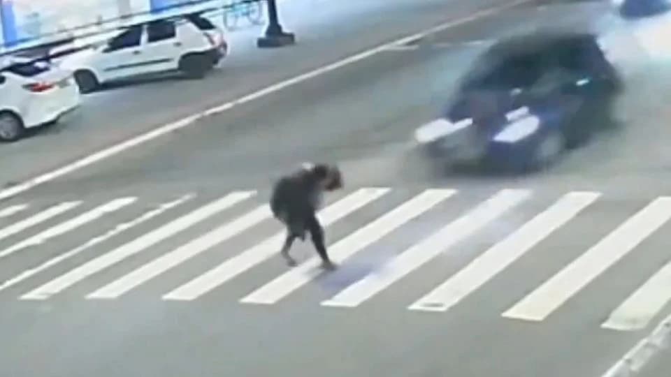 ES: Morre menina de 5 anos atropelada no colo da mãe; Justiça pede prisão do motorista