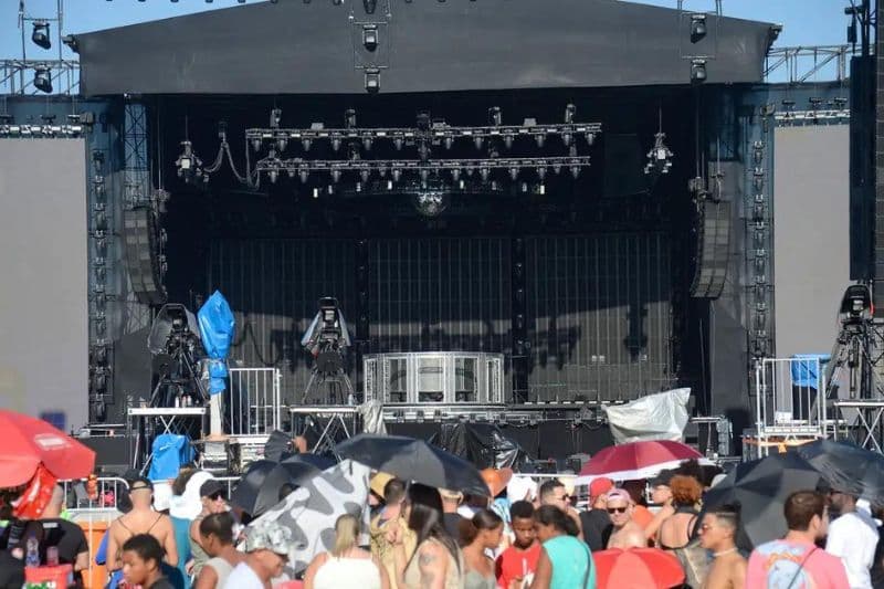 MJSP ordena que empresas forneçam água de graça ao público em grandes eventos