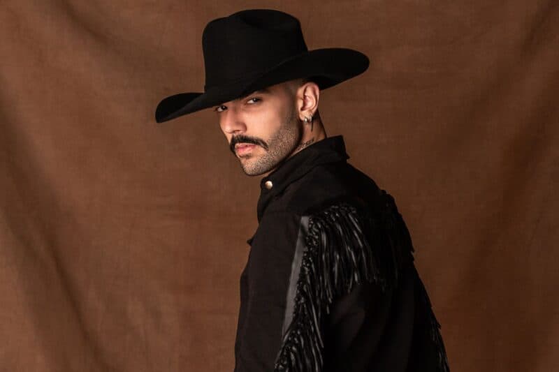 Cantor Luan Pereira é internado após passar mal em show em Barretos