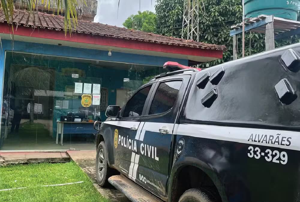 Helicóptero usado para tráfico de drogas é apreendido no AM: suspeitos são presos