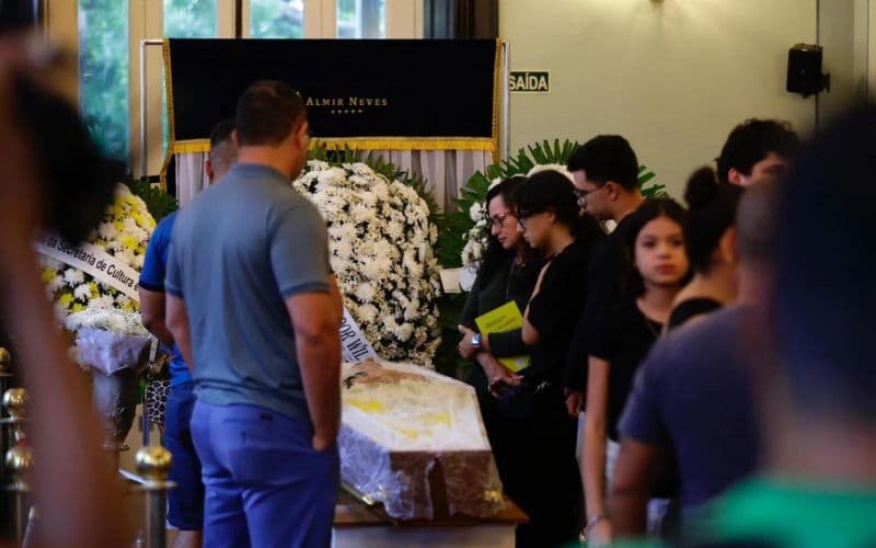 Velório do escritor Márcio Souza é marcado por emoção e homenagens em Manaus