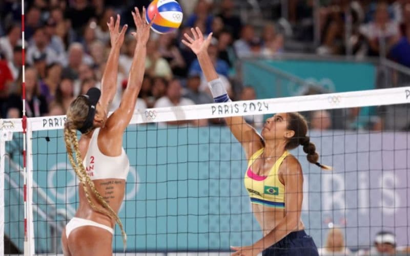 Ouro olímpico: Ana Patrícia e Duda vencem canadenses por 2 sets a 1 no vôlei de praia