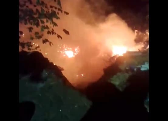 VÍDEO: incêndio atinge área de mata no bairro Jorge Teixeira, em Manaus