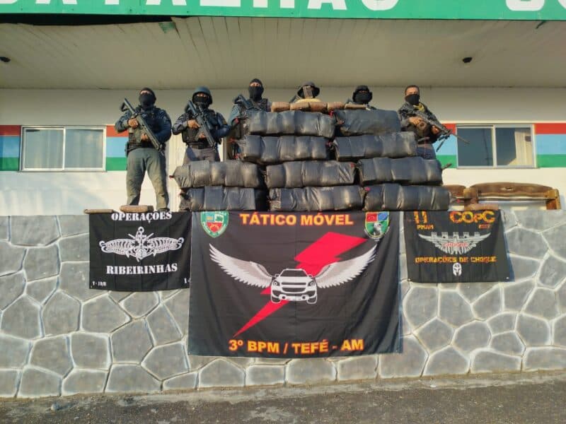 Durante confronto com narcotraficantes, polícia apreende mais de 360 kg de drogas no Rio Solimões