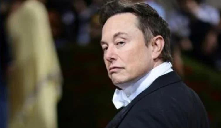Jornal afirma que Tesla busca substituto para Elon Musk; empresa nega
