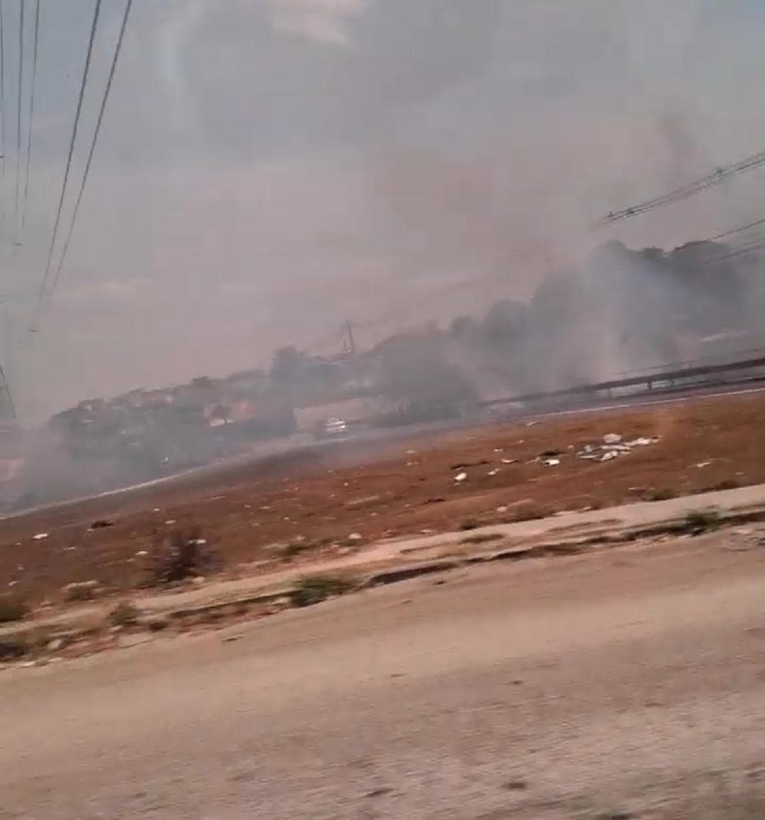 VÍDEO: Incêndio atinge área de mata na avenida das Flores