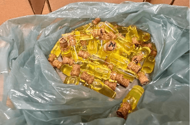 &#8216;Xapa xana&#8217;: traficantes são presos por vender lubrificante vaginal feito com maconha