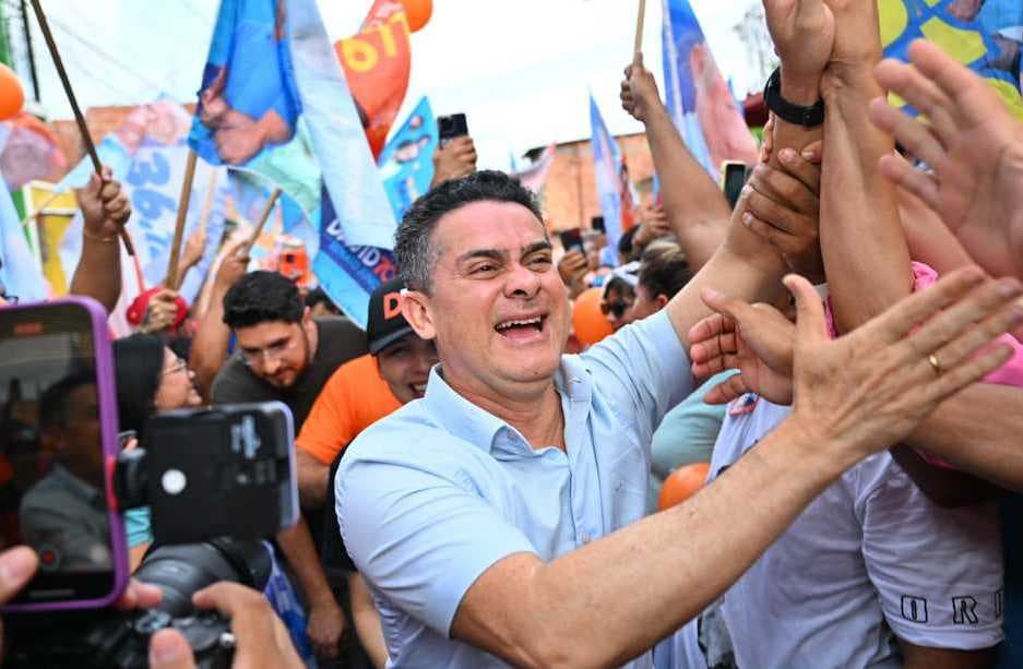 “A verdade venceu a mentira”, comemora David Almeida ao ser reeleito prefeito de Manaus