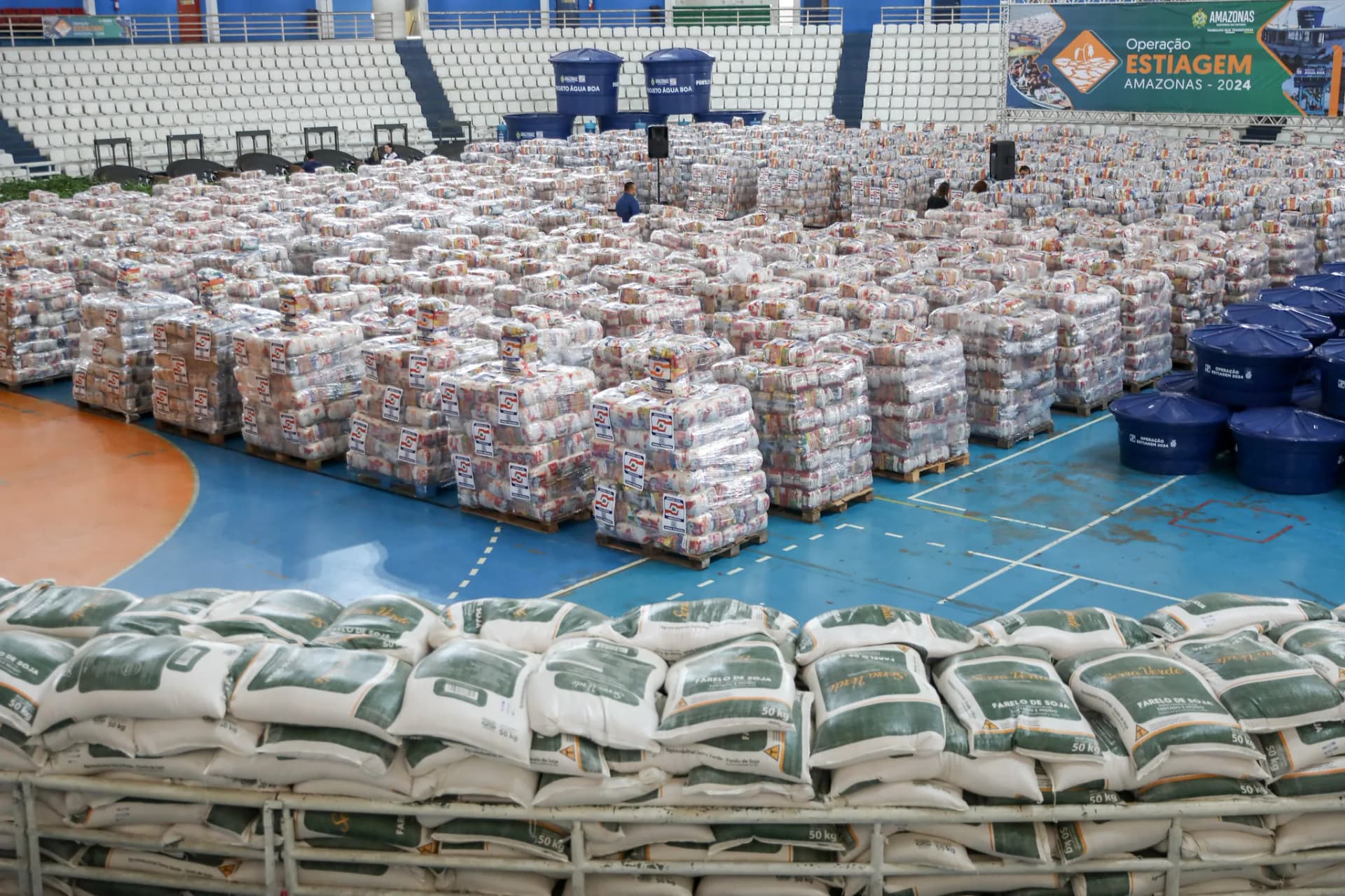 Operação estiagem: comunidades rurais afetadas pela vazante recebem ajuda humanitária em Manaus