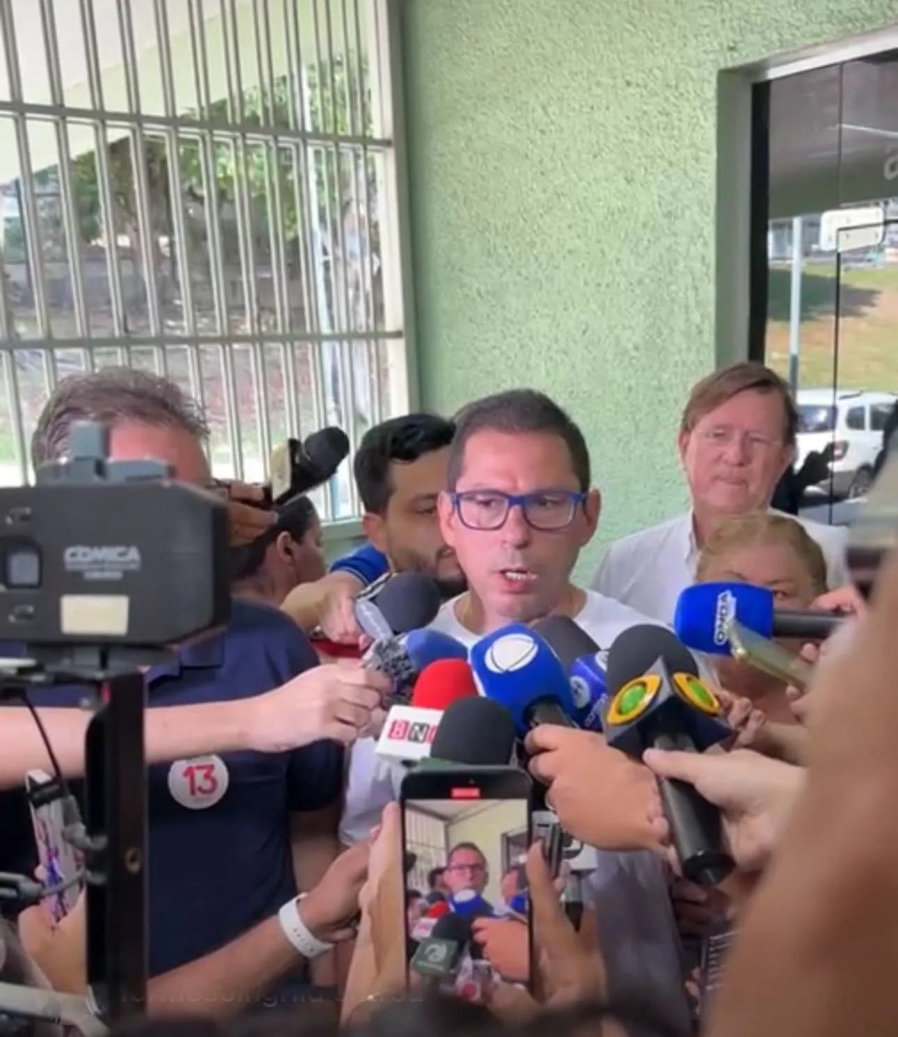 Primeiro candidato a votar, Marcelo Ramos diz que eleição foi “tranquila” e aguarda resultado das urnas