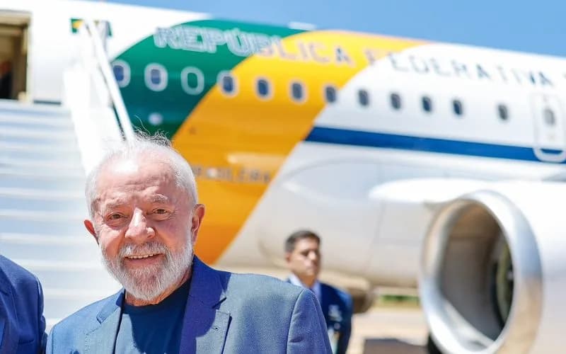 Avião de Lula apresenta problema técnico durante decolagem do México para o Brasil