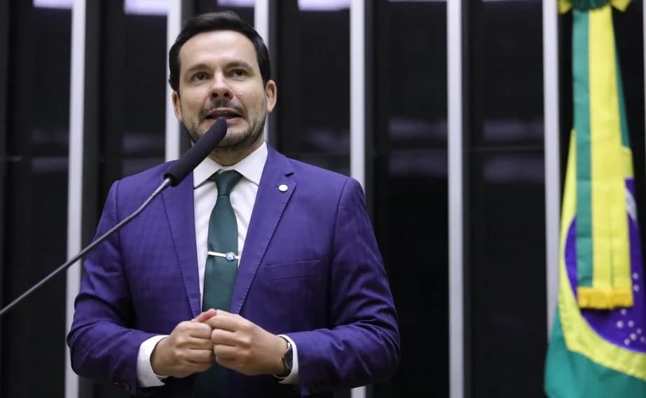 Com R$ 7,3 milhões do PL, Alberto Neto é vice no ranking em doações para campanha à Prefeitura de Manaus